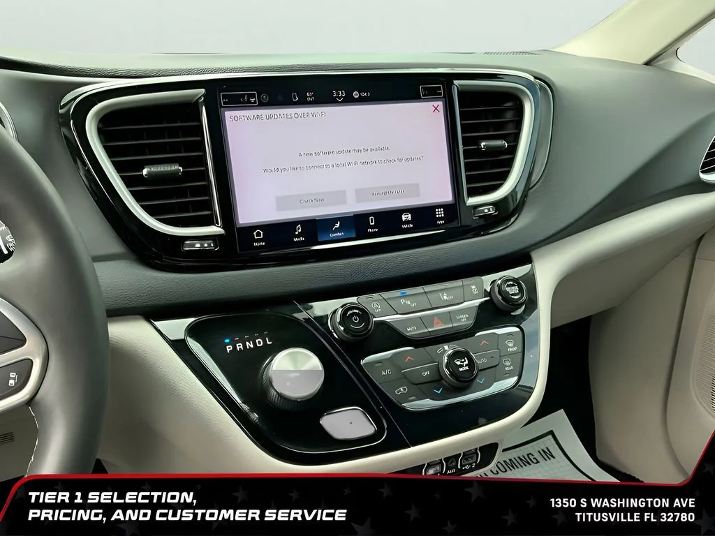 Used 2023 White Chrysler Touring L image 31