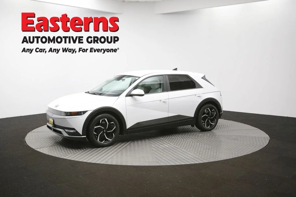 Used 2023 White Hyundai SEL image 57