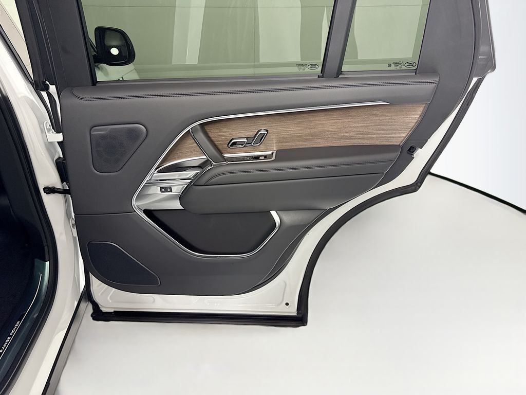 New 2026 Fuji White Land Rover SE image 28