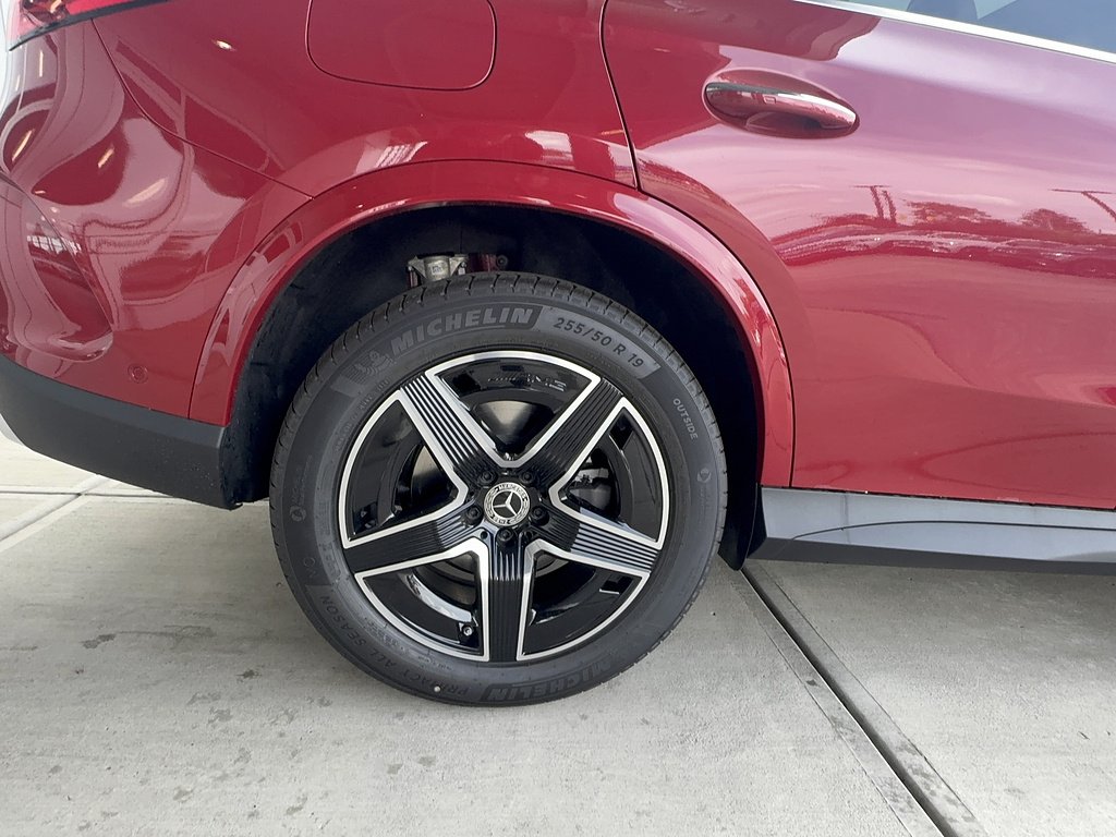 New 2026 MANUFAKTUR Patagonia Red Metallic Mercedes-Benz AWD GLC 300 4MATIC® 4dr SUV image 9