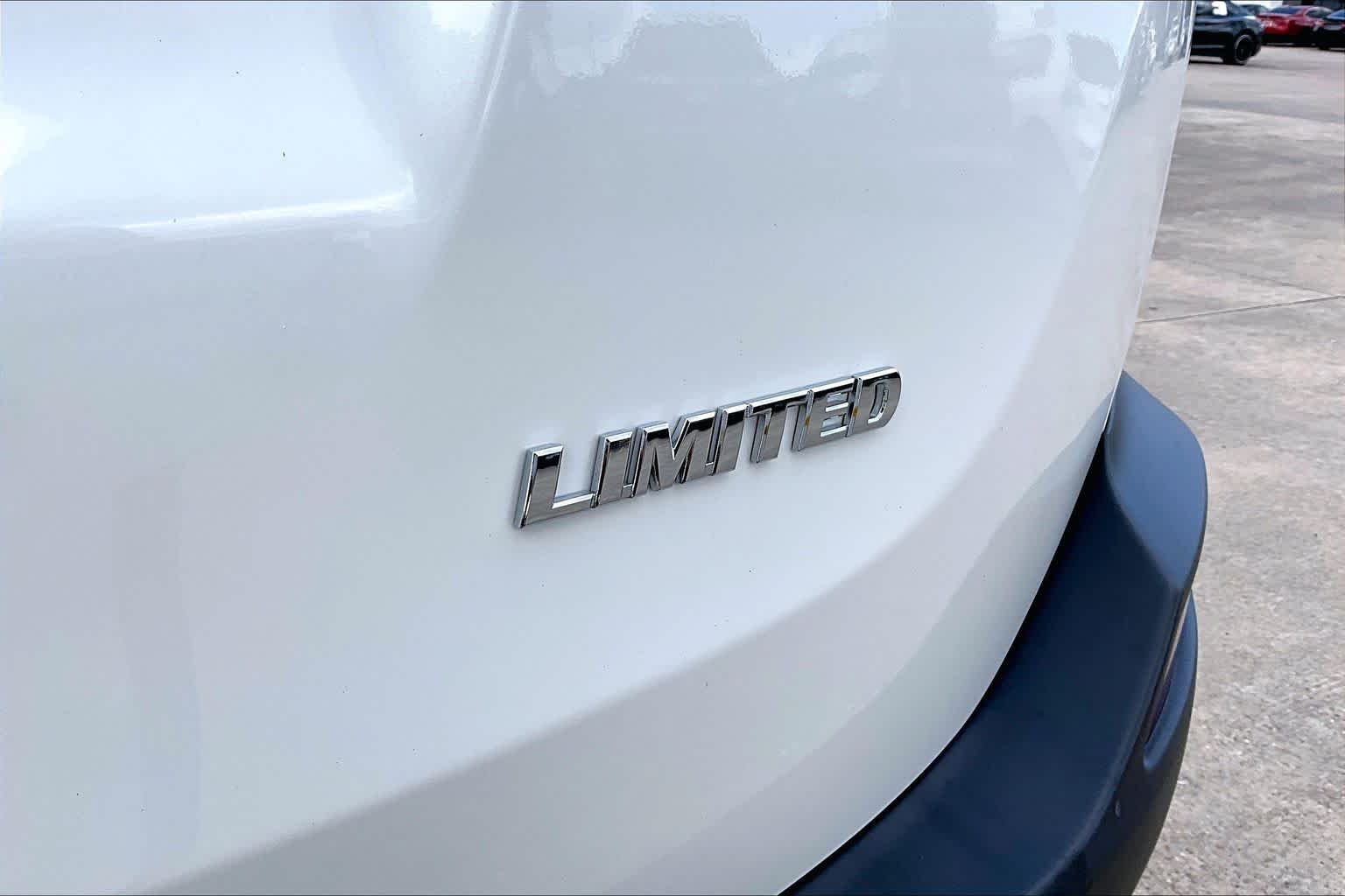 Used 2013 Blizzard Pearl Toyota Limited image 10