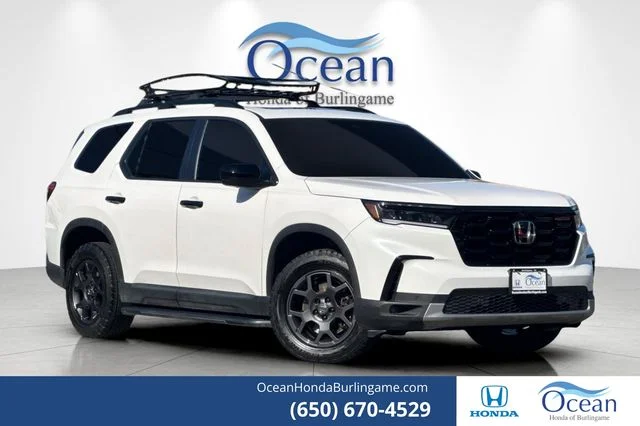 2025 Honda Pilot TrailSport AWD's photo