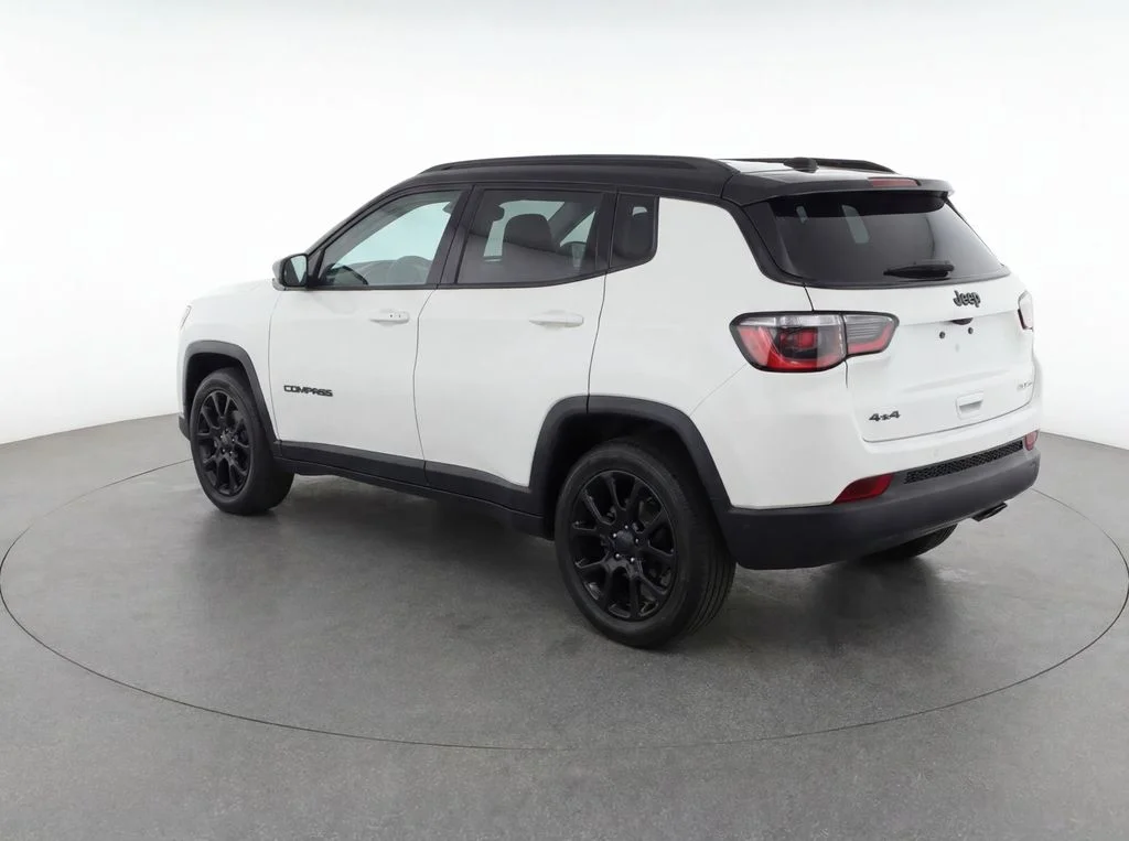 Used 2023 White Jeep Altitude image 3