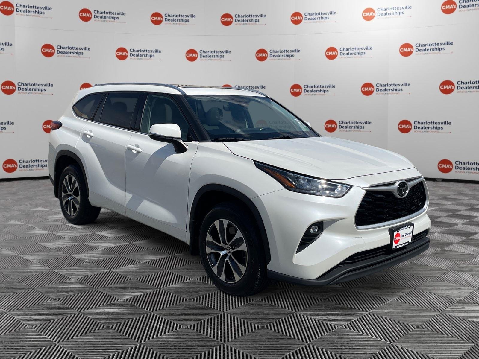 Used 2020 Blizzard Pearl TOYOTA XLE image 7