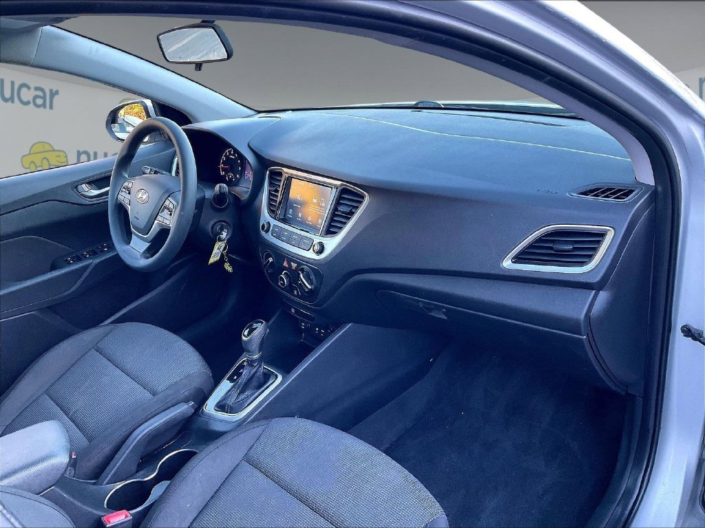 Used 2022 Silver Hyundai SEL image 14