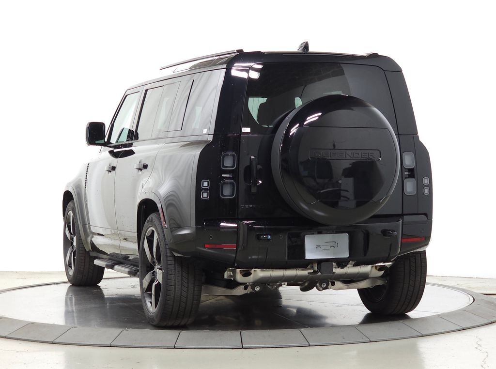 New 2026 Santorini Black Land Rover X-Dynamic SE image 3