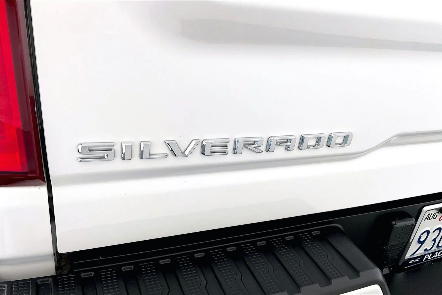 Used 2022 Iridescent Pearl Tricoat Chevrolet High Country image 31