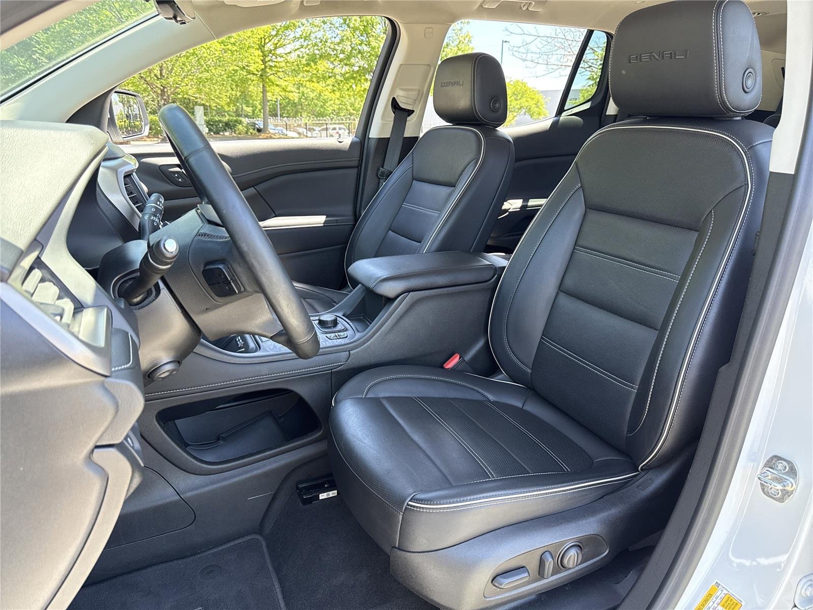 Used 2023 White Frost Tricoat GMC Denali image 21