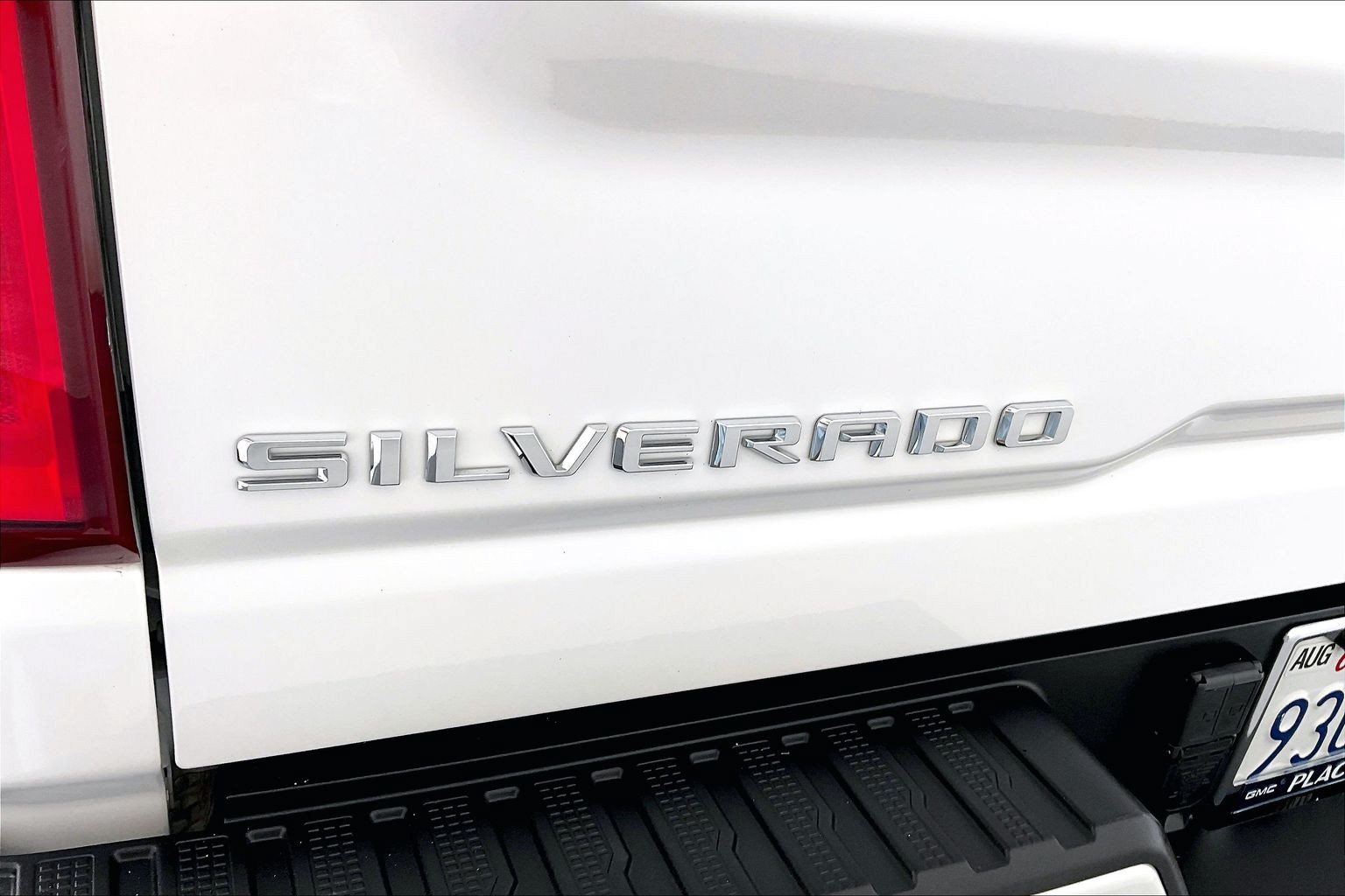 Used 2022 Iridescent Pearl Tricoat Chevrolet High Country image 31