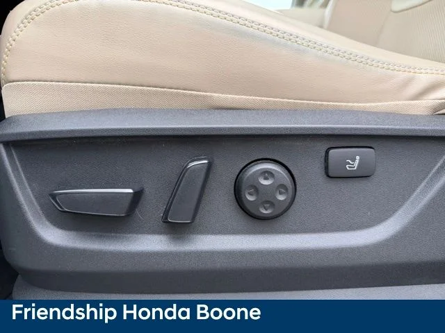 Used 2025 White Nissan Platinum Reserve image 16