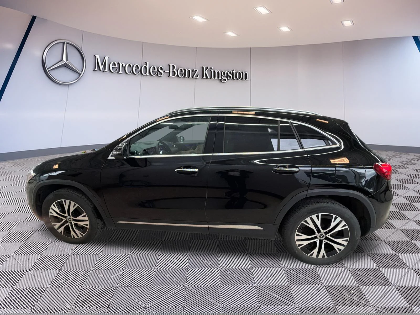 Used 2025  Mercedes-Benz GLA 250 4MATIC SUV image 10