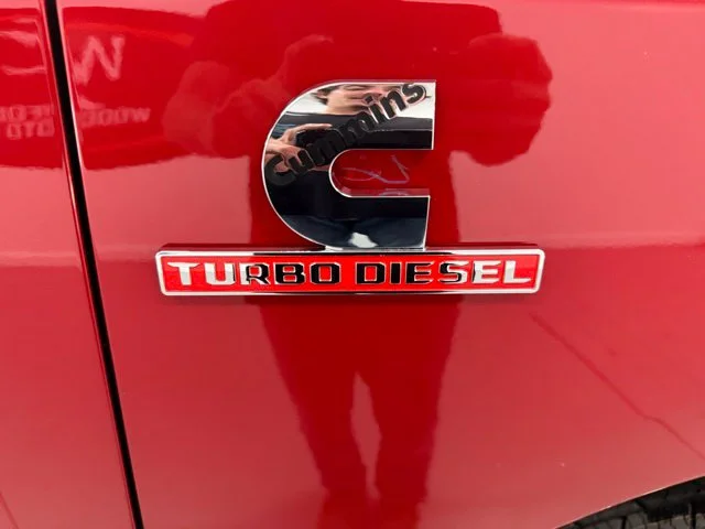 New 2026 Molten Red Pearl-Coat Exterior Paint RAM Tradesman image 7