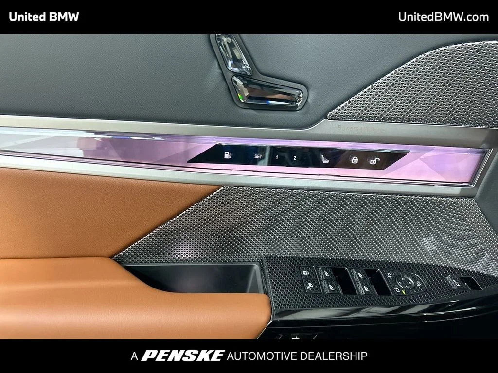 2025 BMW 7 Series 750e - Photo 12