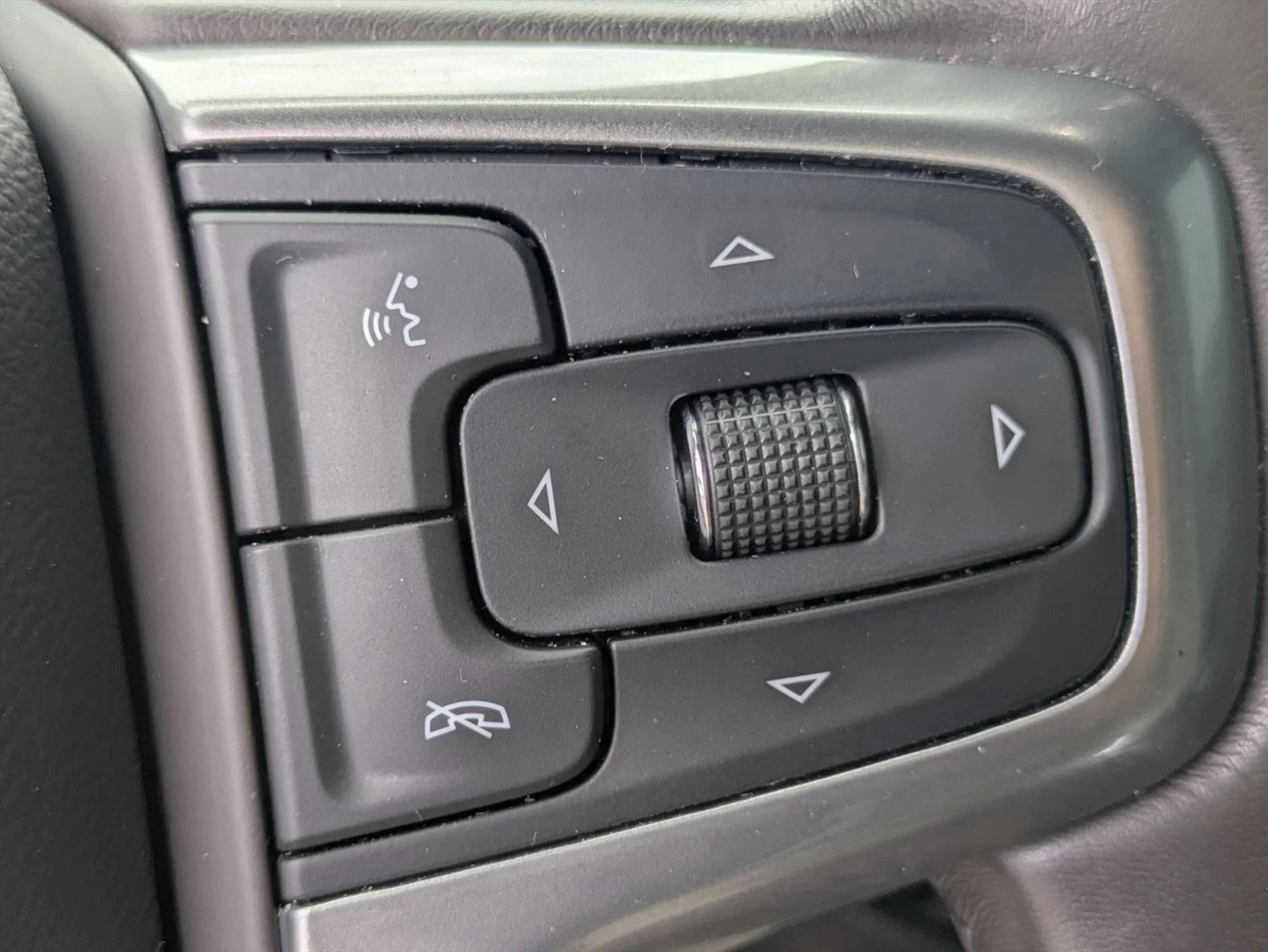 Used 2023 Summit White Chevrolet LTZ image 13