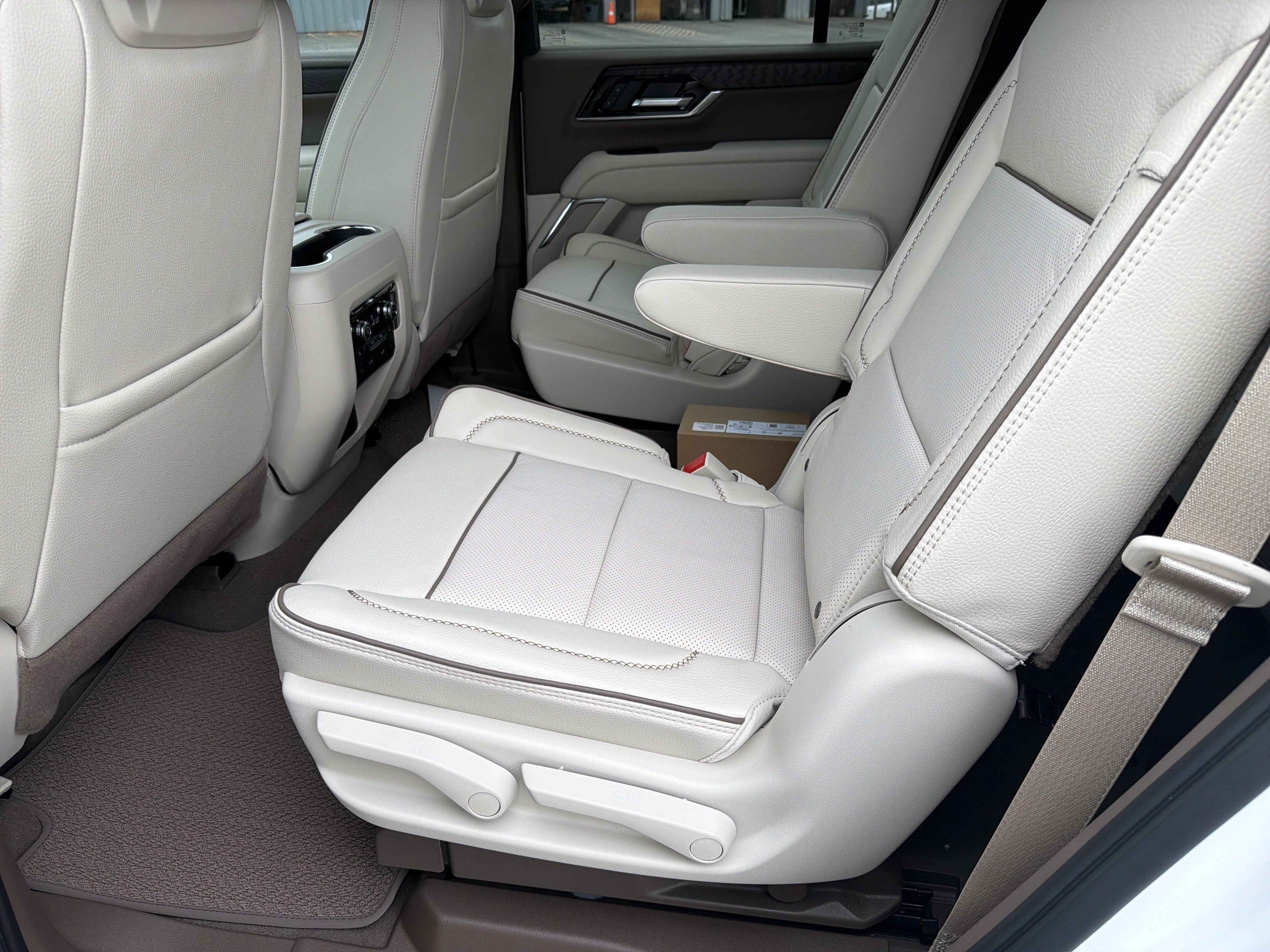 2026 GMC Yukon Denali - Photo 20