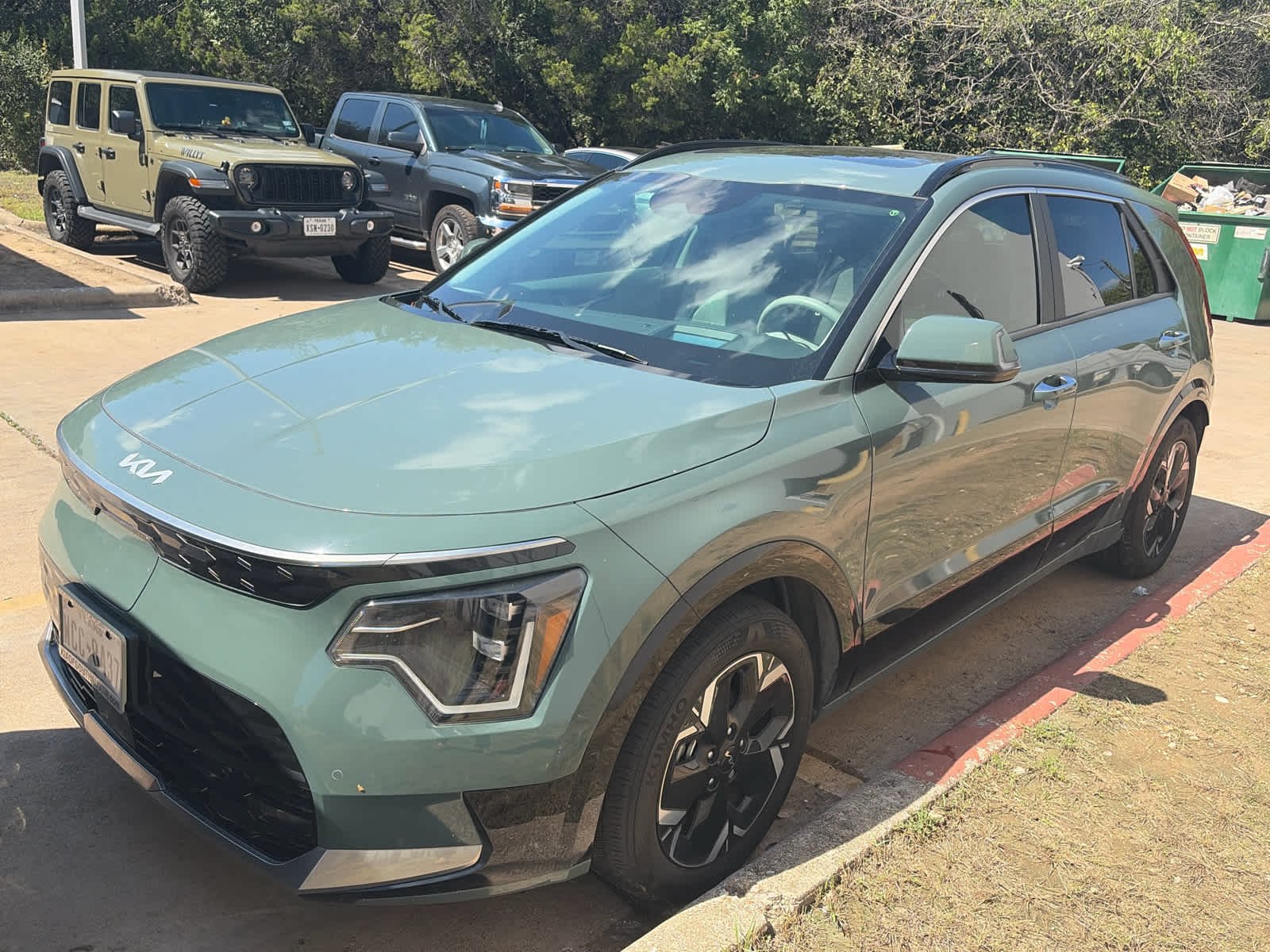 Used 2024 Cityscape Green Kia Wave image 27