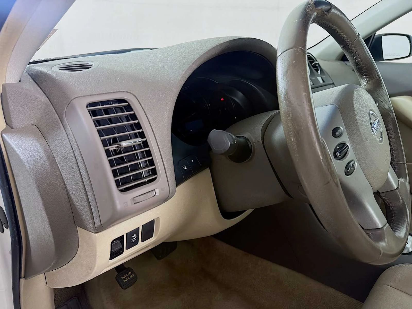 Used 2011 Winter Frost Pearl Nissan 2.5 SL image 8