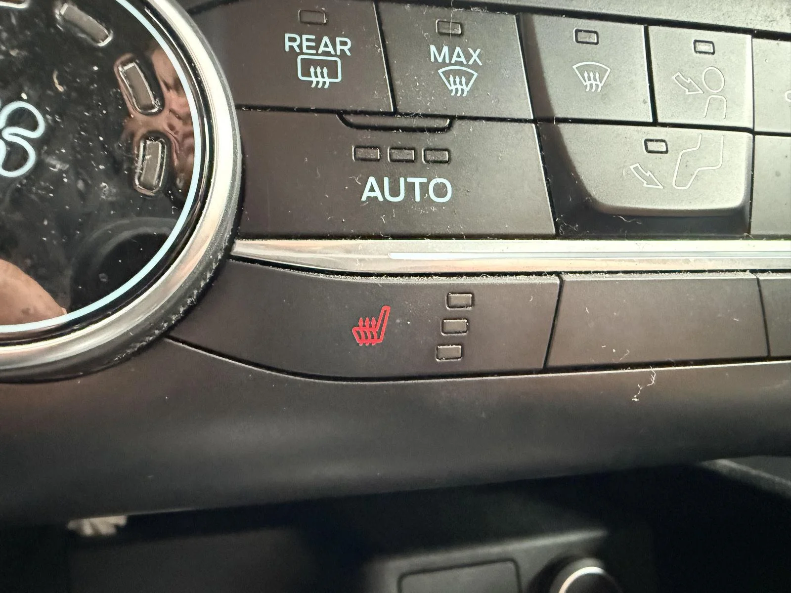 Used 2020 Magnetic Ford SE image 2