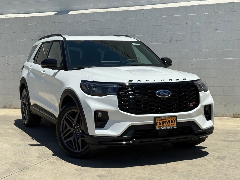 New 2026 Star White Metallic Tri-Coat Ford ST image 2