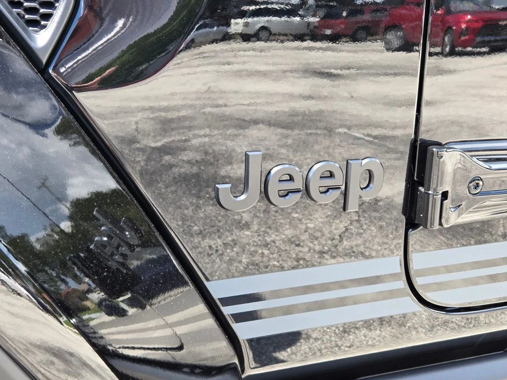 New 2026 Black Clear-Coat Exterior Paint Jeep Rubicon image 11