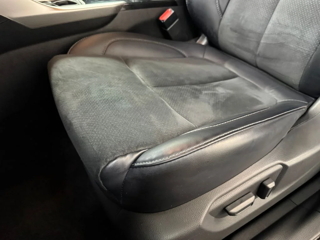 Used 2024 Blue Mitsubishi SE image 16