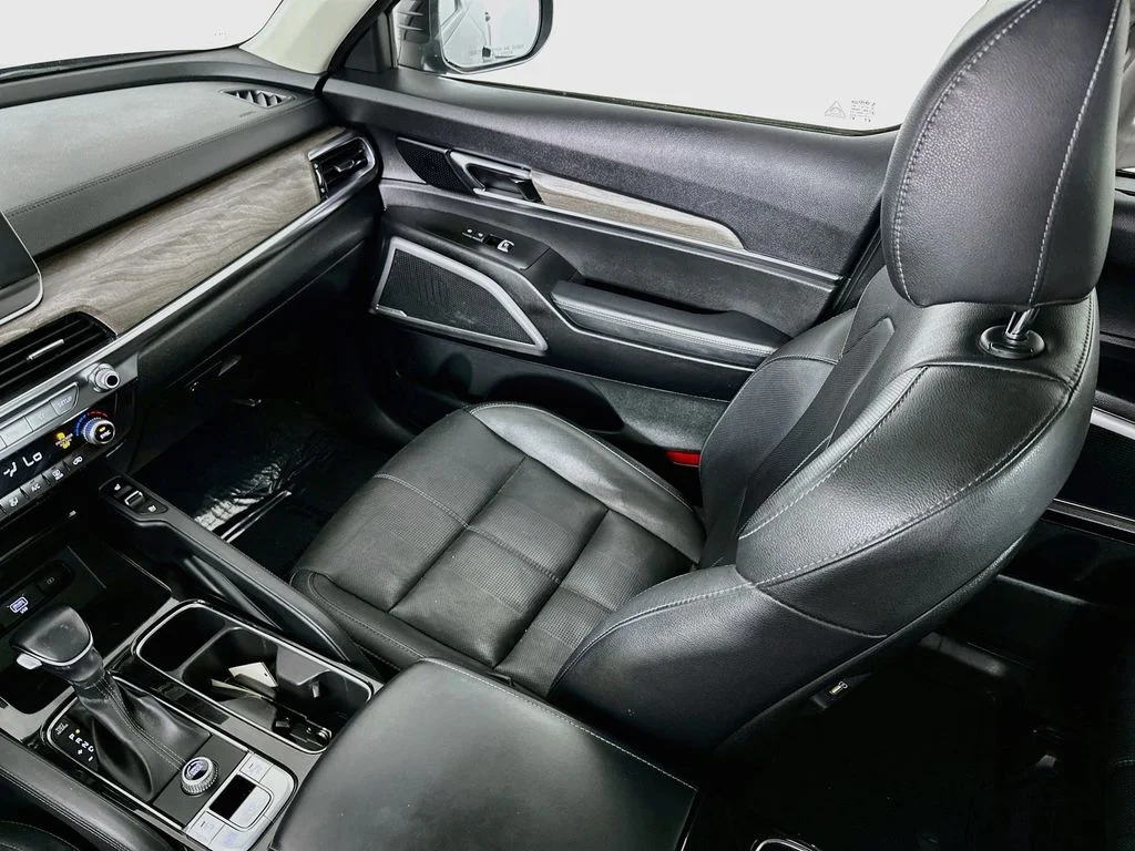Used 2020 Ebony Black Kia EX image 26
