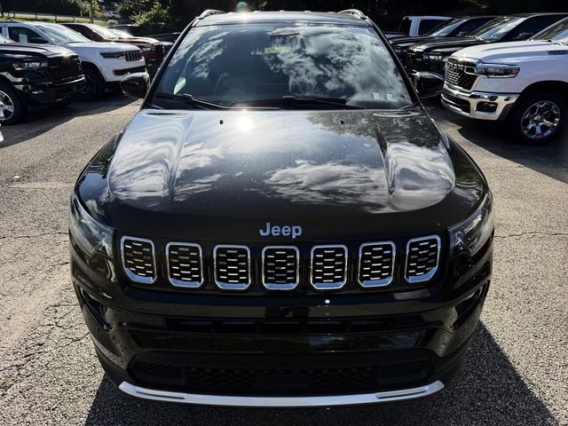 New 2026 Diamond Black Crystal Pearl-Coat Exterior Paint Jeep Limited image 10