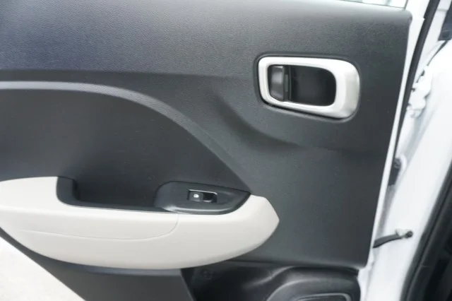 Used 2025 WHITE Hyundai SEL image 17