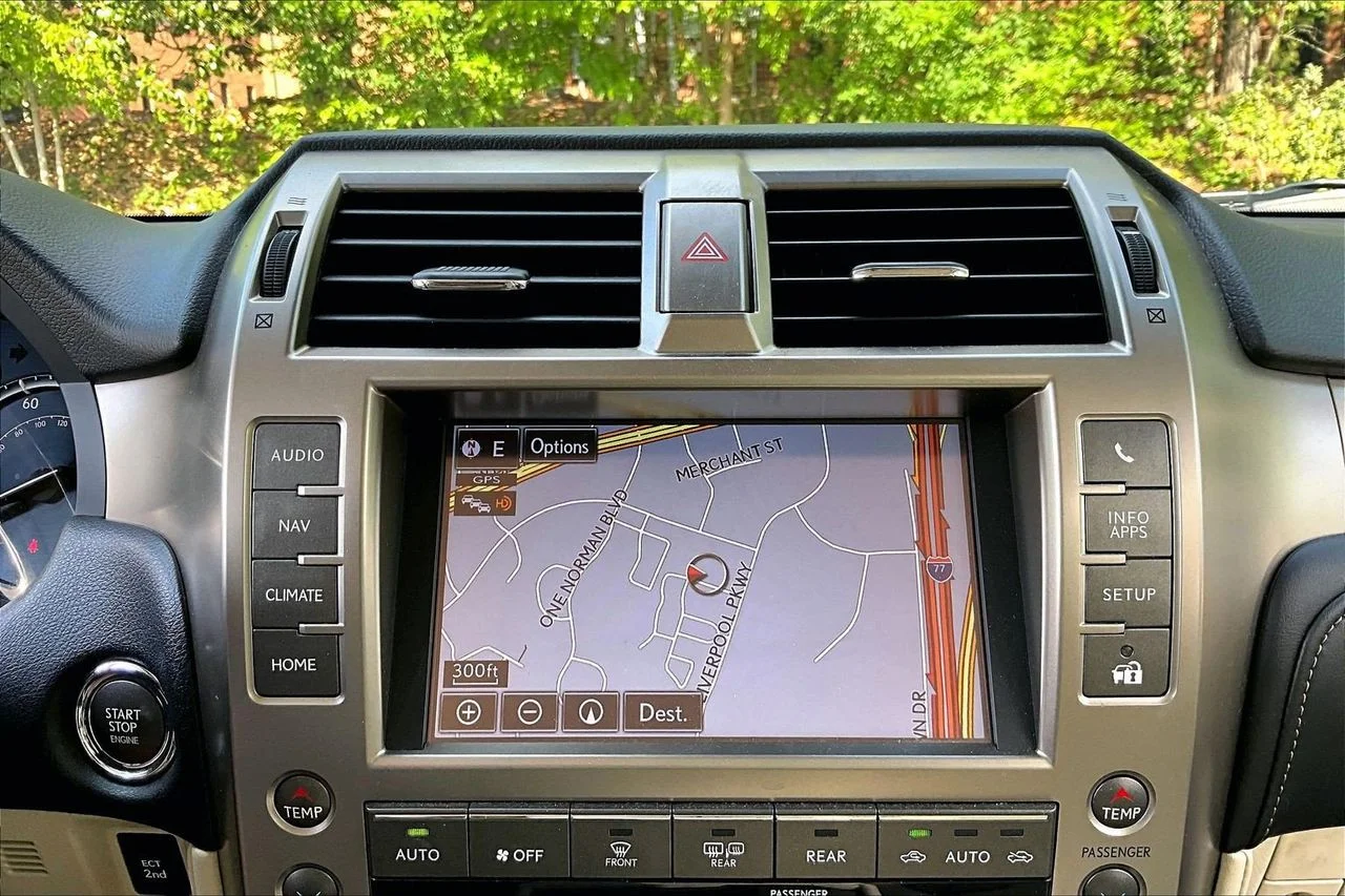 Used 2020  Lexus 460 image 13