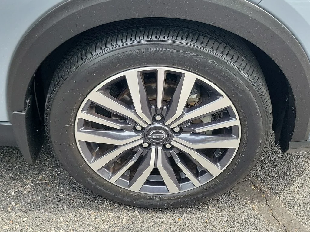 Used 2023 Gray Nissan SV image 7