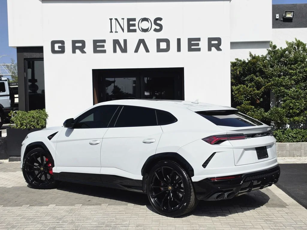 Used 2022 Bianco Icarus Metallic Lamborghini Base image 4
