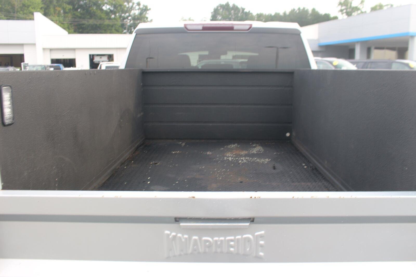 Used 2023 Silver Ice Metallic Chevrolet Custom image 8