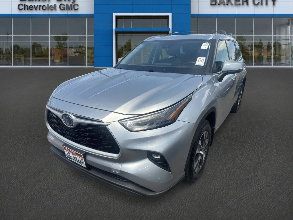 Used 2022 Celestial Silver Metallic Toyota Hybrid XLE image 2