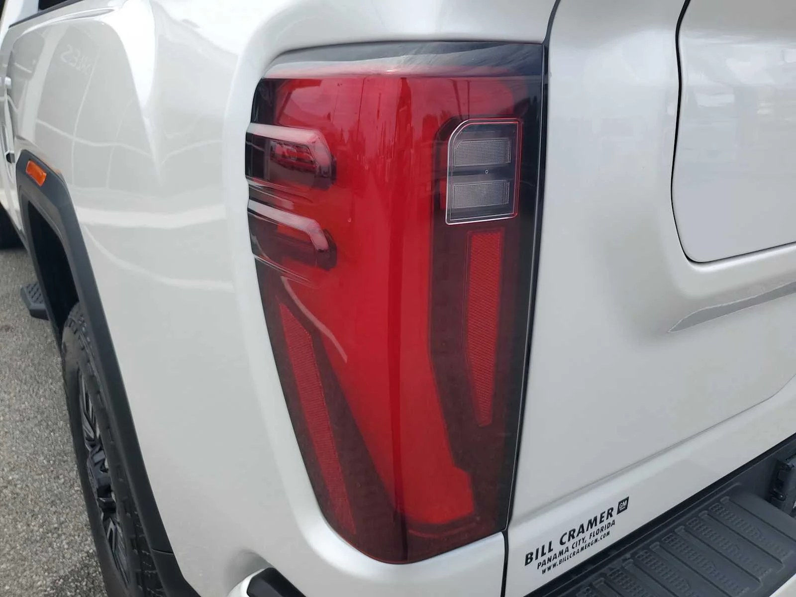 Used 2025 White Frost Tricoat GMC Denali Ultimate image 4