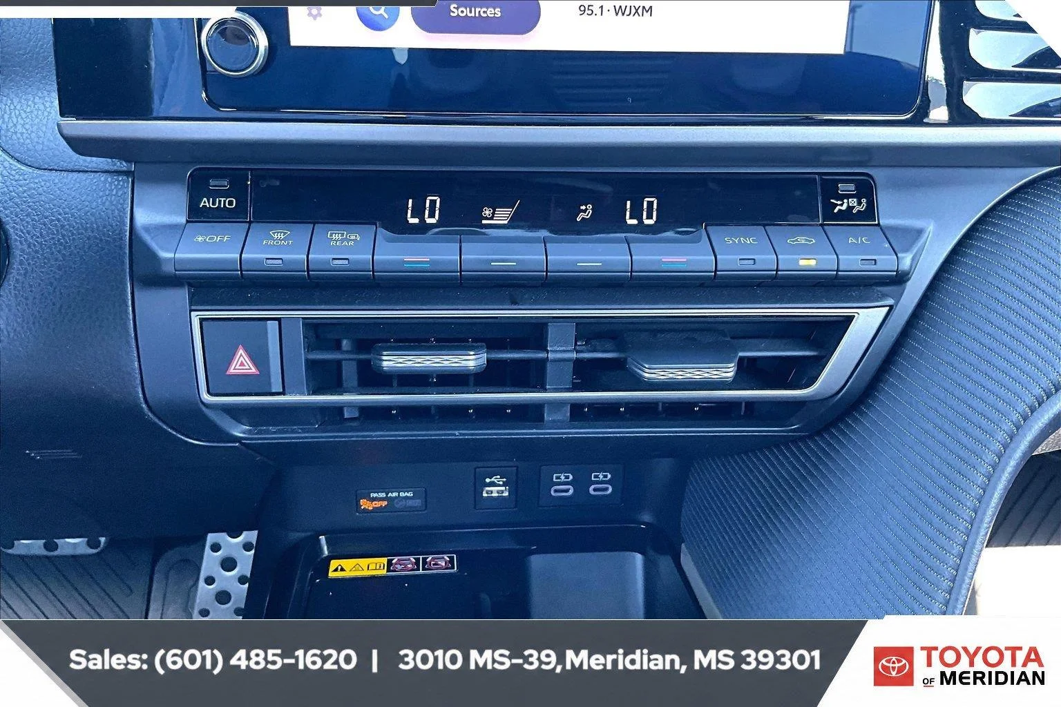 Used 2025 Underground Toyota SE (Natl) image 22