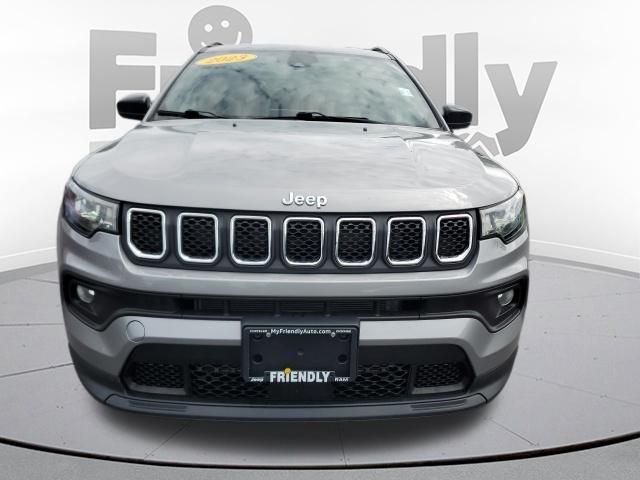 Used 2023 Silver Jeep Latitude image 8
