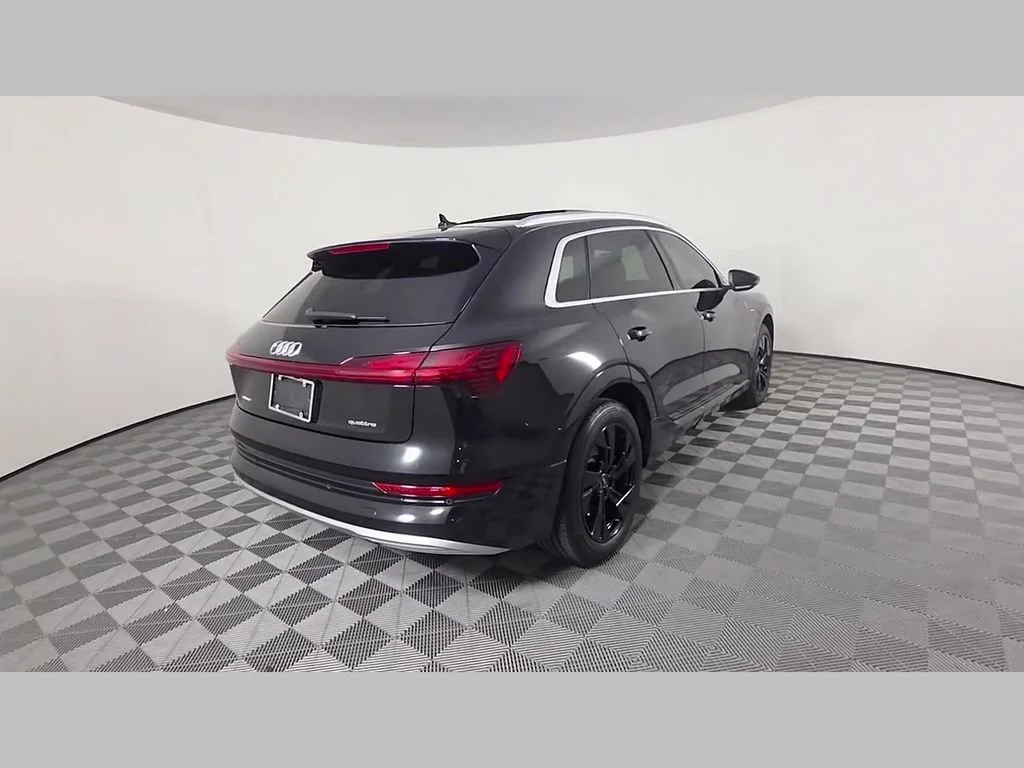 Used 2022 Brilliant Black Audi Premium image 38