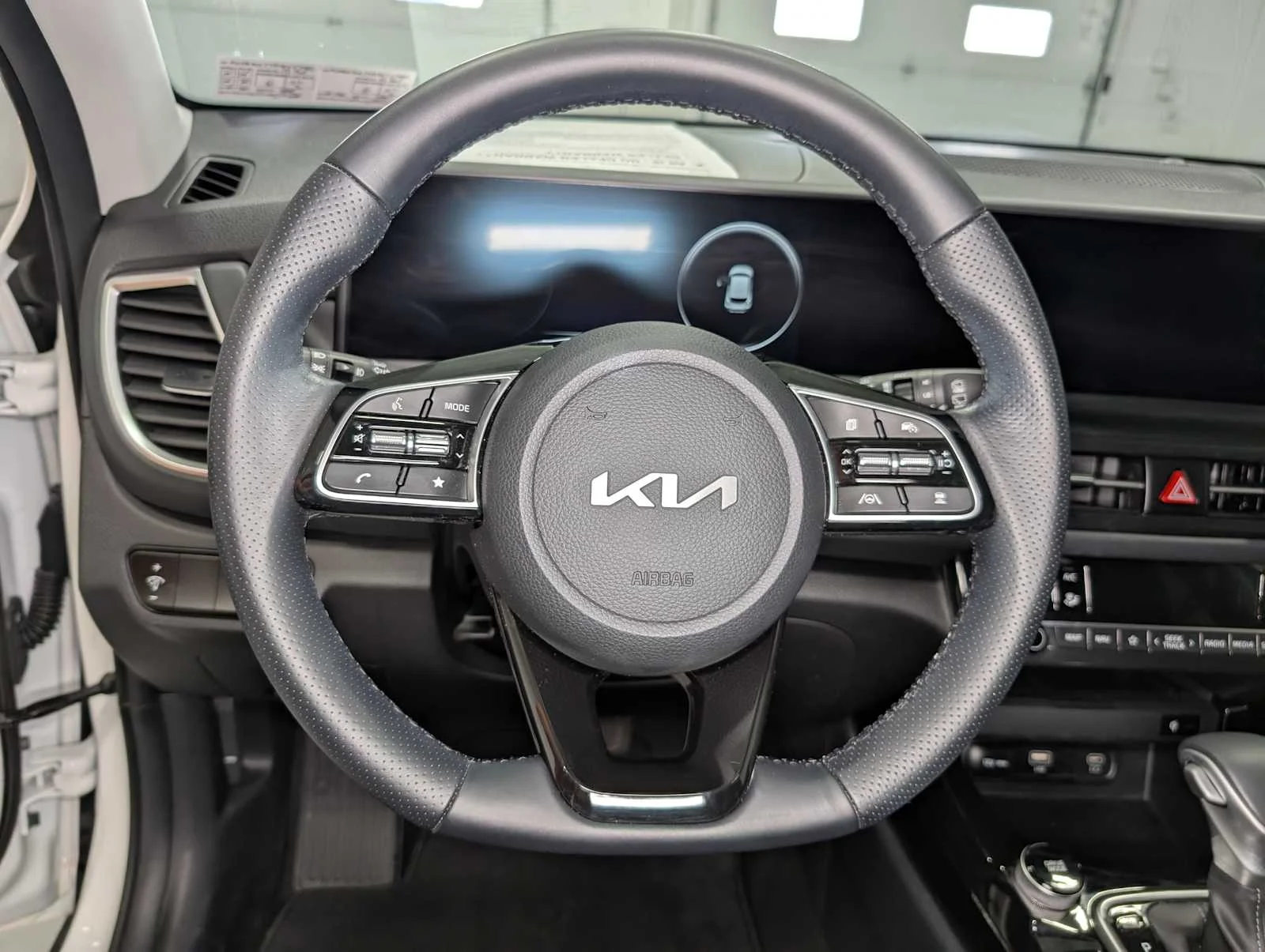 Used 2024 Snow White Pearl Kia SX image 39