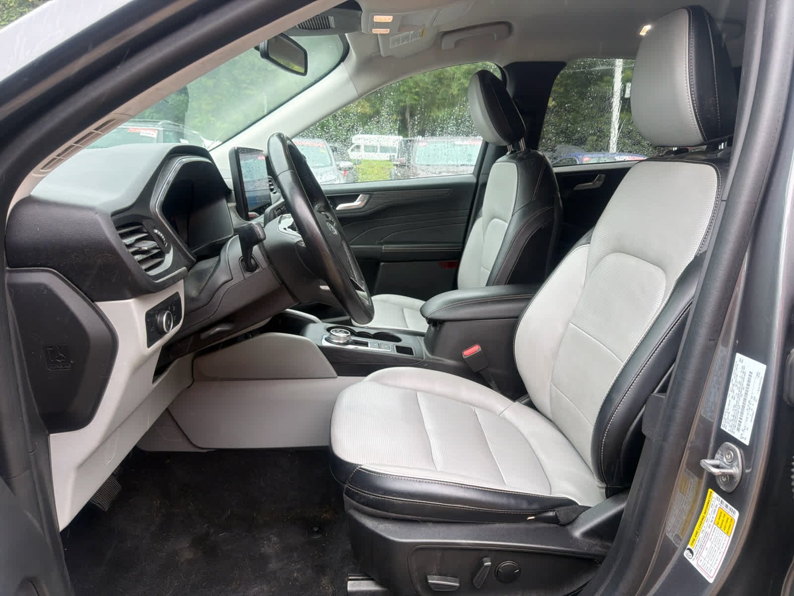Used 2023 Gry/grey Ford Platinum image 4