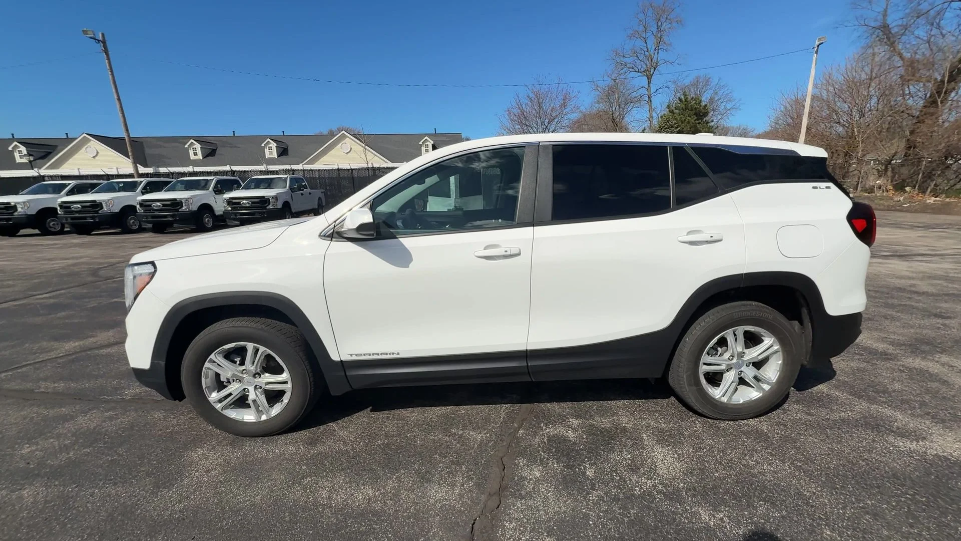 Used 2023 Summit White GMC SLE image 5