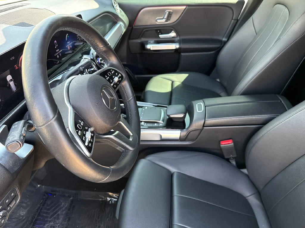 Used 2021 White Mercedes-Benz GLB 250 image 17