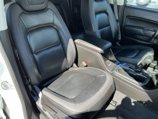 Used 2021 SUMMIT WHITE GMC 4WD AT4 w/Leather image 26
