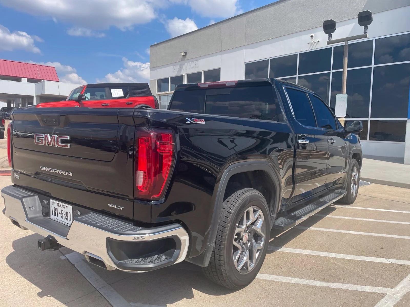 Used 2023 ONYX BLACK GMC SLT image 31