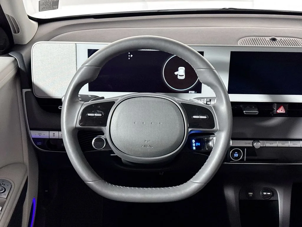 Used 2023 White Hyundai SEL image 13