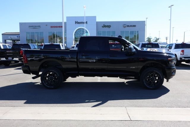 New 2026 Diamond Black Crystal Pearl-Coat Exterior Paint RAM Laramie Night Edition image 2