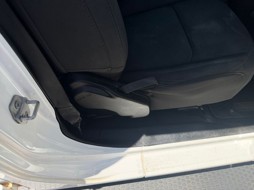 Used 2023 White Jeep Sahara image 17