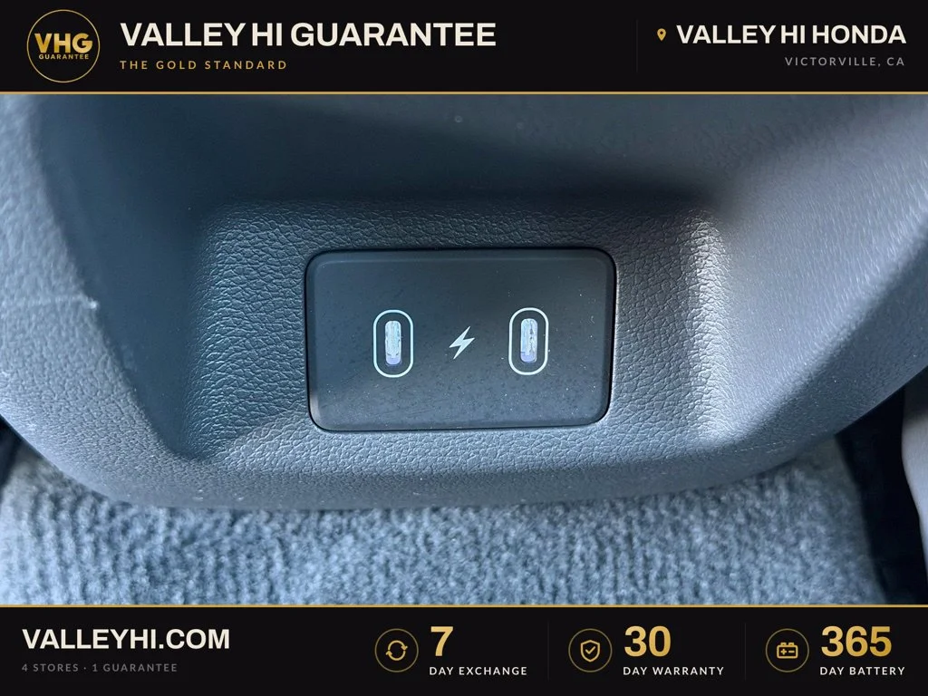 Used 2025 White Hyundai SEL image 20