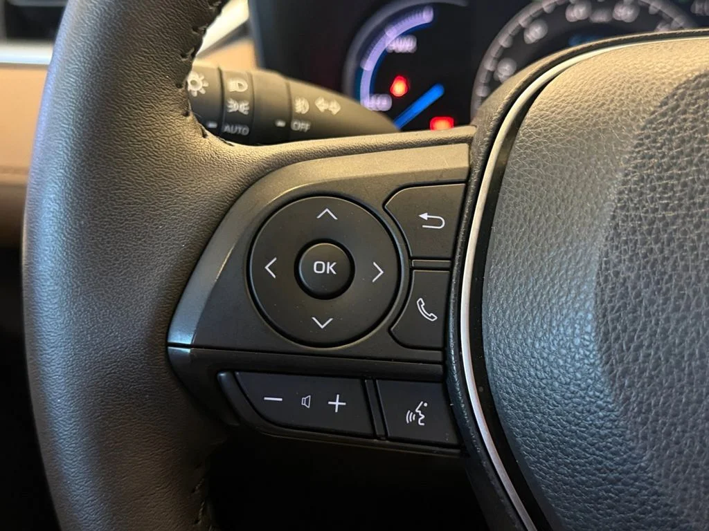 Used 2024 Black Toyota XLE Premium image 30