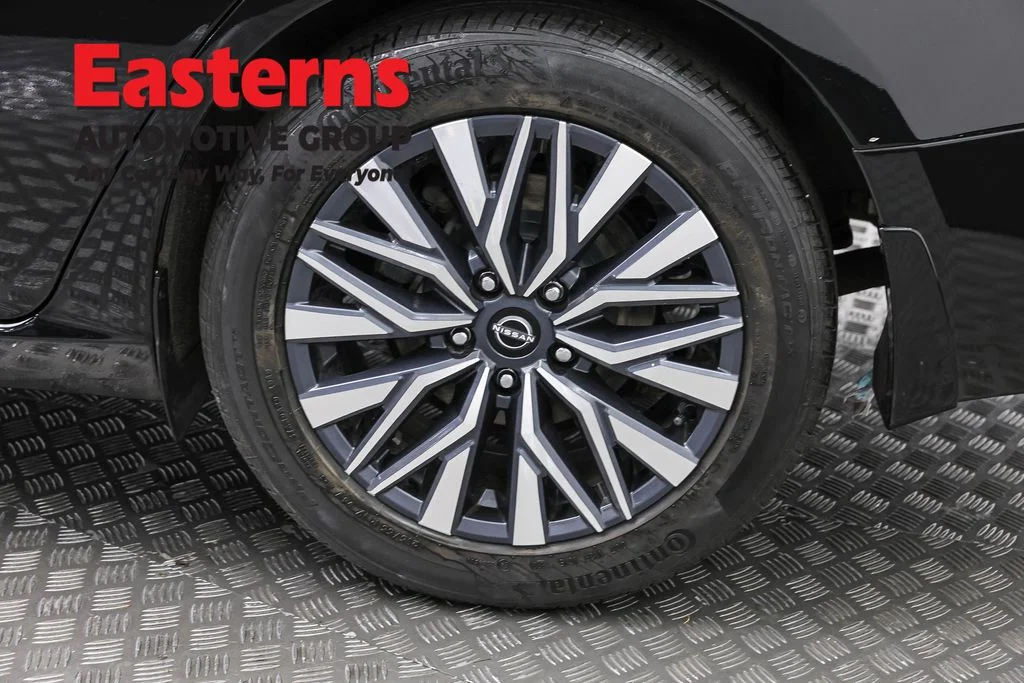 Used 2023 Black Nissan 2.5 SV image 33