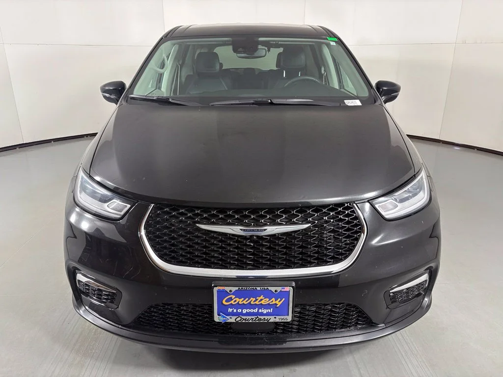 Used 2024 Black Chrysler Touring L image 3